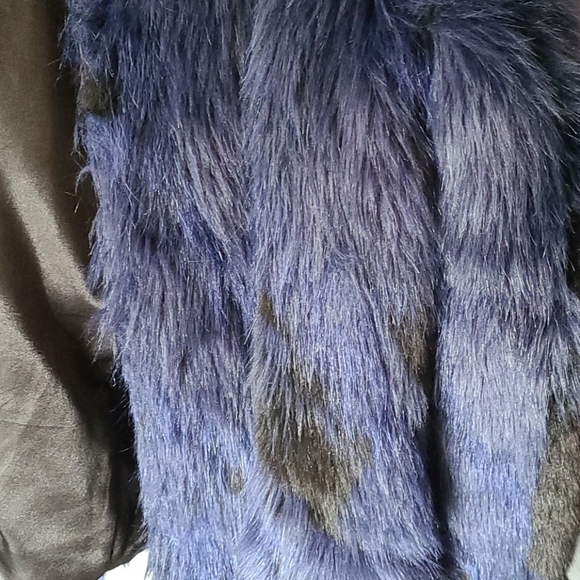 Faux fur blue jacket - Picture 2 of 3